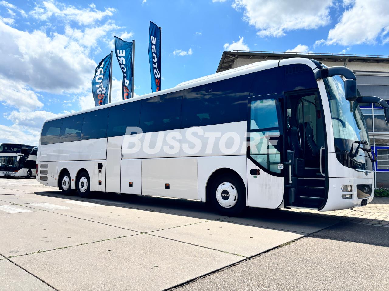 MAN - R08 Lion's Coach - GWC2500012286
